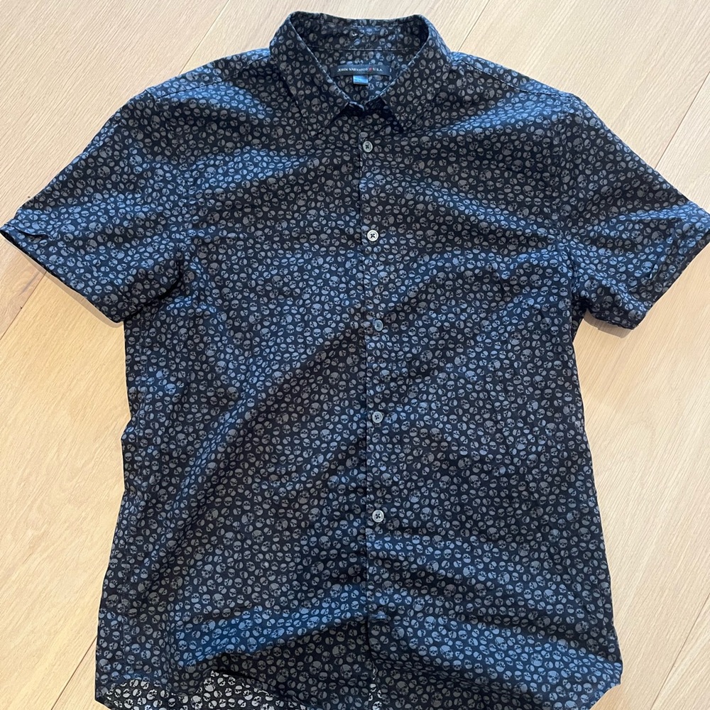 John Varvatos star USA Men’s S skull print short sleeved button down.